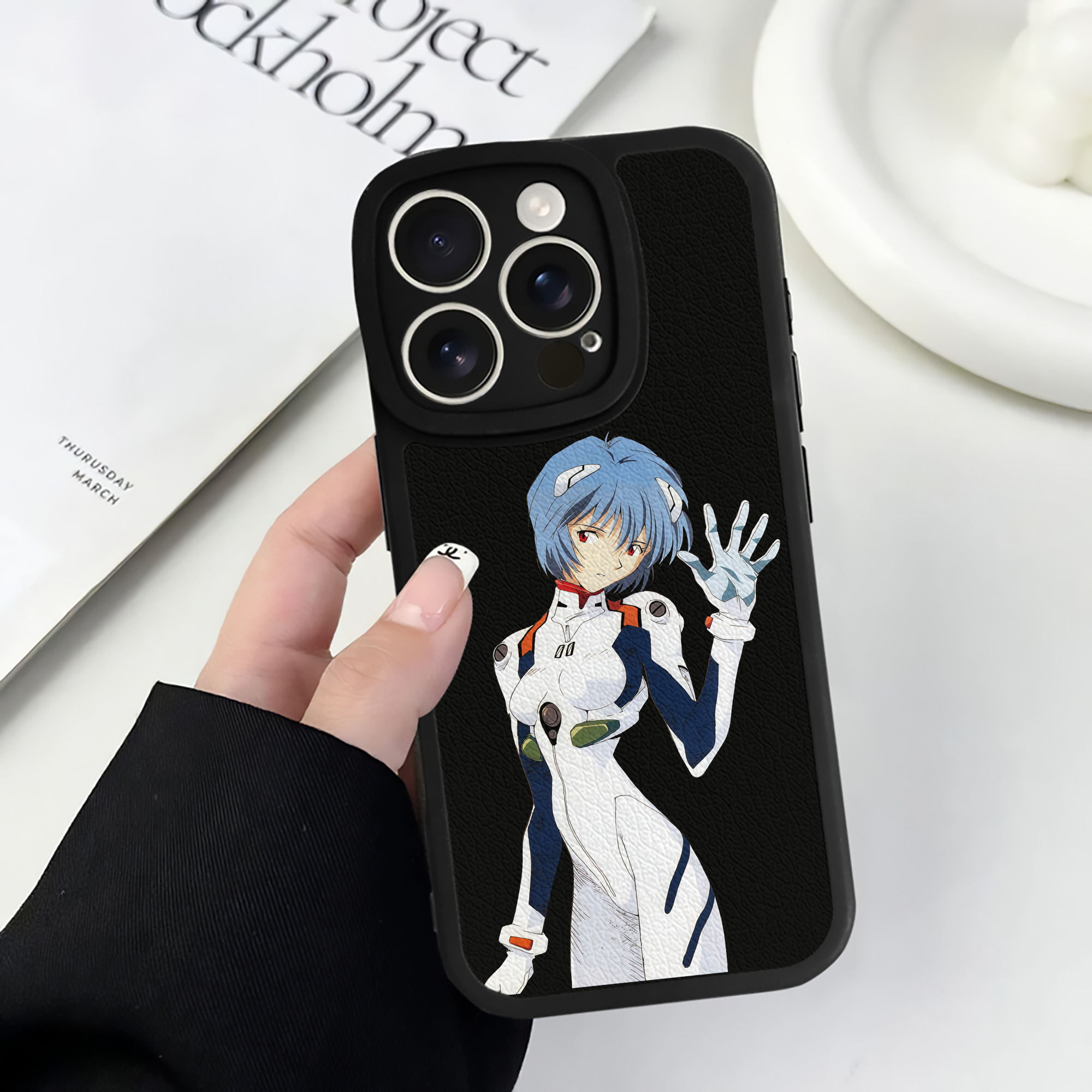 （画像用） EVA 新世紀エヴァンゲリオン 【iPhone 16シリーズ対応】シリコンスマホケース（レザー調） 材質：シリコン